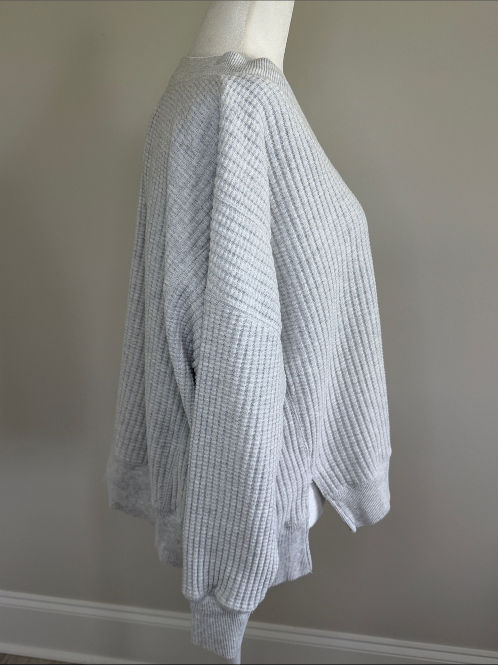 American Eagle V-Neck waffle womens Knit Sweater - Light Gray Sz XS - Picture 10 of 11